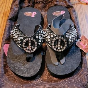 Justin Boot Co flip flops, size 6, black